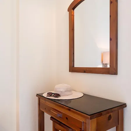 Aparthotel Kiwi Kastle Nea Fokea
