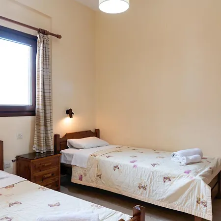 Kiwi Kastle Aparthotel Néa Fókaia