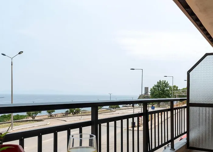 Kiwi Kastle Aparthotel Néa Fókaia